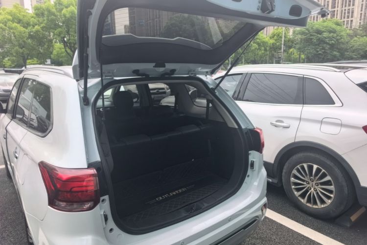 Used Mitsubishi Outlander 2021 2.4L 4x4 Zhi Xiang Edition 7 Seats Trunk