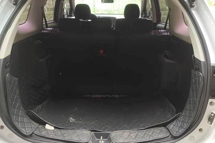 Used Mitsubishi Outlander 2021 2.0L Two-Wheel Drive Comfort Edition 5 Seats Trunk