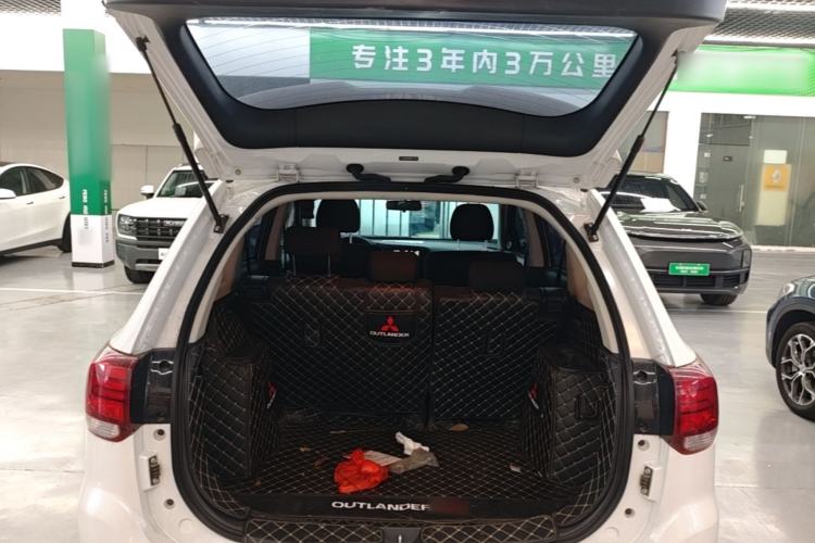 Used Mitsubishi Outlander 2021 Revised Version 2.0L Two-Wheel Drive Comfort Edition 5 Seats Trunk