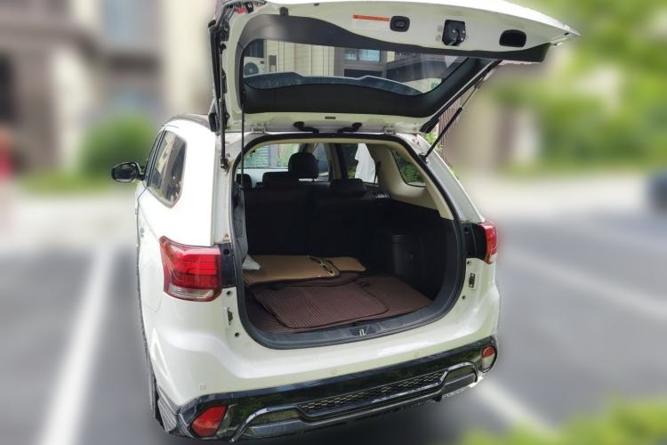 Used Mitsubishi Outlander 2021 2.4L 4x4 DynaDrive Edition 5 Seats Trunk