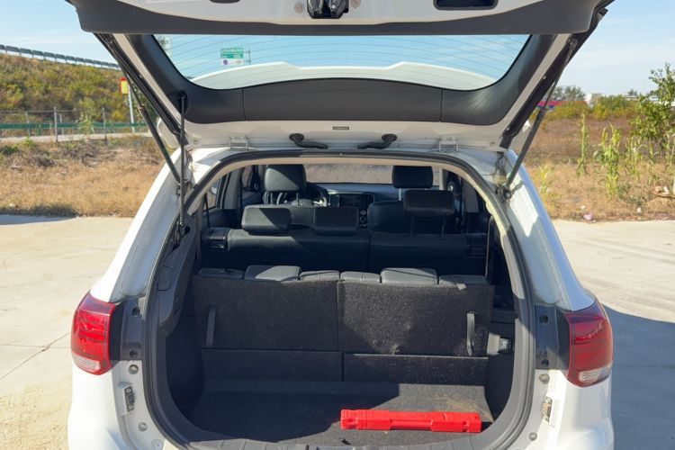 Used Mitsubishi Outlander 2021 2.4L 4x4 Zhi Xiang Edition 7 Seats Trunk