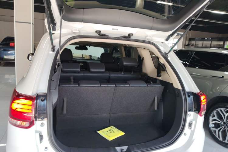 Used Mitsubishi Outlander 2021 2.4L 4x4 Zhi Xiang Edition 7 Seats Trunk