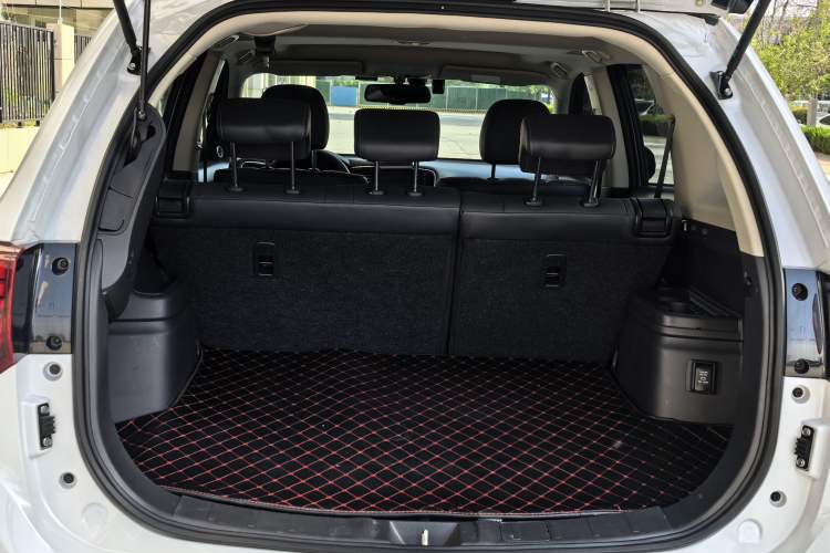 Used Mitsubishi Outlander 2021 2.4L 4x4 DynaDrive Edition 5 Seats Trunk