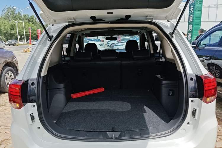 Used Mitsubishi Outlander 2021 2.0L Two-Wheel Drive Comfort Edition 5 Seats Trunk