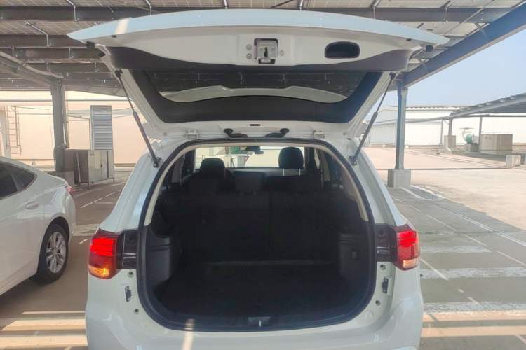 Used Mitsubishi Outlander 2021 2.0L Two-Wheel Drive Comfort Edition 5 Seats Trunk