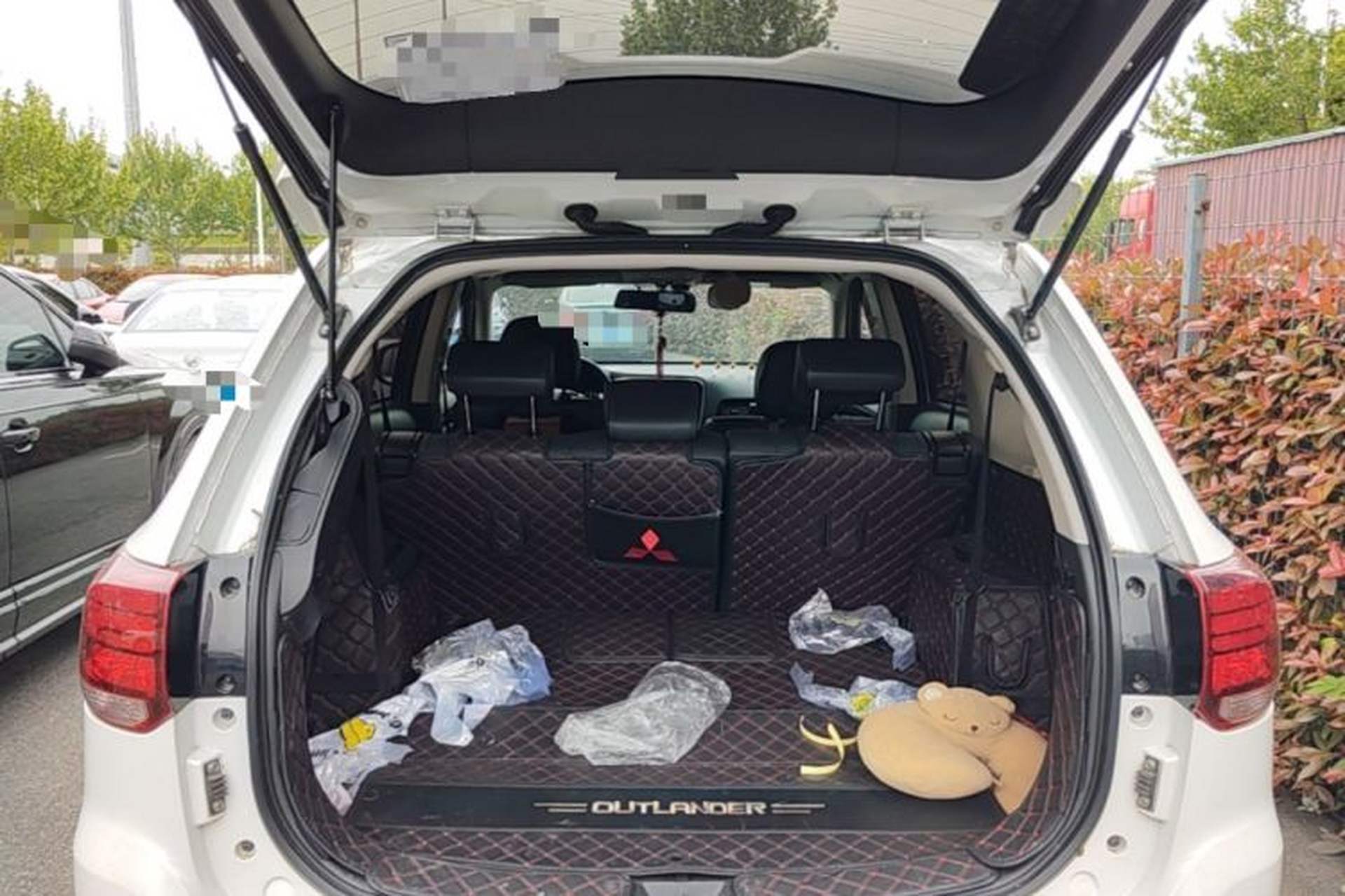 Used Mitsubishi Outlander 2021 2.4L 4x4 Zhi Xiang Edition 7 Seats Trunk