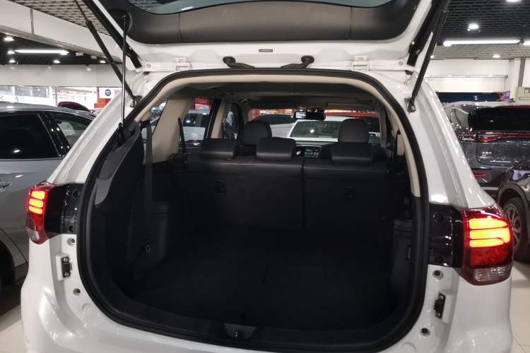 Used Mitsubishi Outlander 2021 2.4L 4x4 Zhi Xiang Edition 7 Seats Trunk