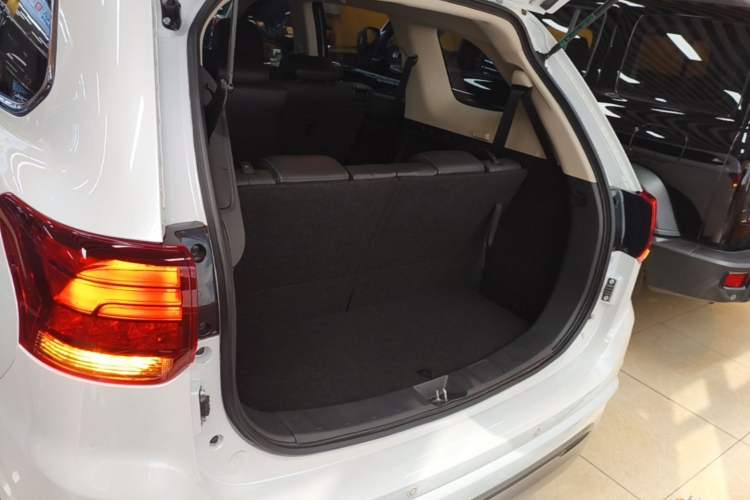 Used Mitsubishi Outlander 2021 2.4L 4x4 Zhi Xiang Edition 7 Seats Trunk