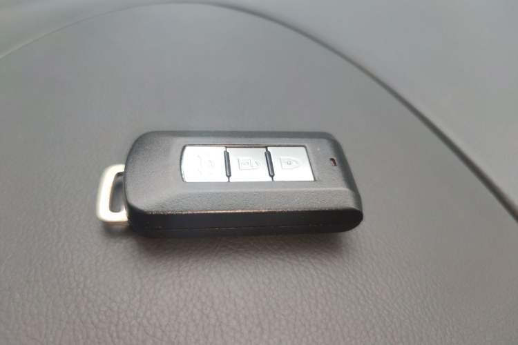 Used Mitsubishi Outlander 2021 2.4L 4x4 DynaDrive Edition 5 Seats Vehicle Key