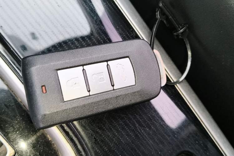 Used Mitsubishi Outlander 2021 2.4L 4x4 DynaDrive Edition 5 Seats Vehicle Key