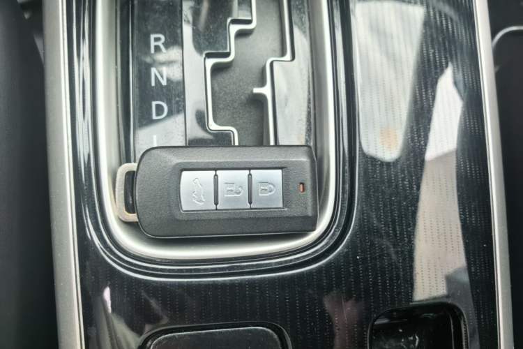 Used Mitsubishi Outlander 2021 2.4L 4x4 Zhi Xiang Edition 7 Seats Vehicle Key
