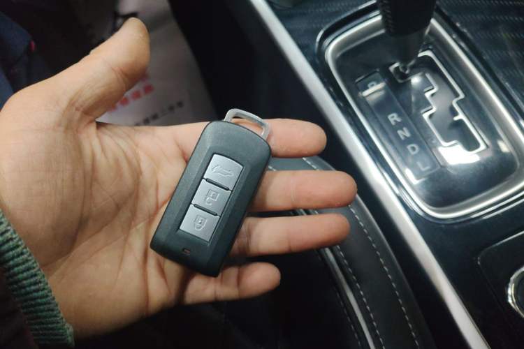 Used Mitsubishi Outlander 2021 2.4L 4x4 Zhi Xiang Edition 7 Seats Vehicle Key