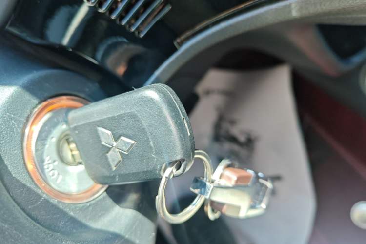Used Mitsubishi Outlander 2021 Revised Version 2.0L Two-Wheel Drive Comfort Edition 5 Seats Vehicle Key