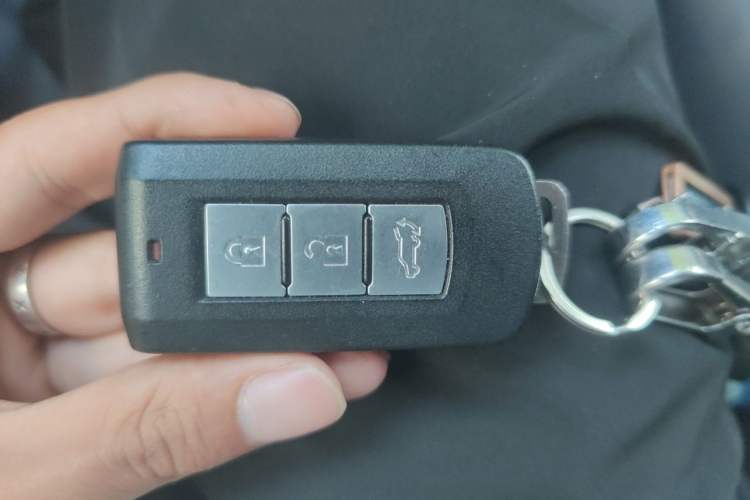 Used Mitsubishi Outlander 2021 2.4L 4x4 DynaDrive Edition 5 Seats Vehicle Key