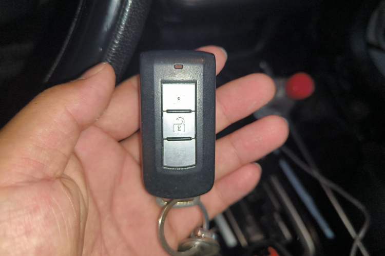 Used Mitsubishi Outlander 2021 Revised Version 2.0L Two-Wheel Drive Enjoyment Edition 5 Seats Vehicle Key