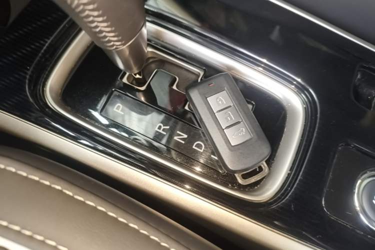 Used Mitsubishi Outlander 2021 2.4L 4x4 Zhi Xiang Edition 7 Seats Vehicle Key