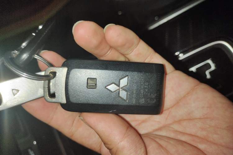 Used Mitsubishi Outlander 2021 2.4L 4x4 Zhi Xiang Edition 7 Seats Vehicle Key