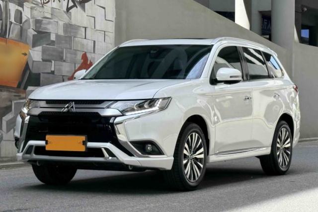 Used Mitsubishi Outlander 2021 2.4L 4x4 Zhi Xiang Edition 7 Seats