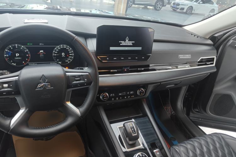 Used Mitsubishi Outlander 2023 1.5T CVT Four-Wheel Drive Prestige Edition 7 Seats Center Console