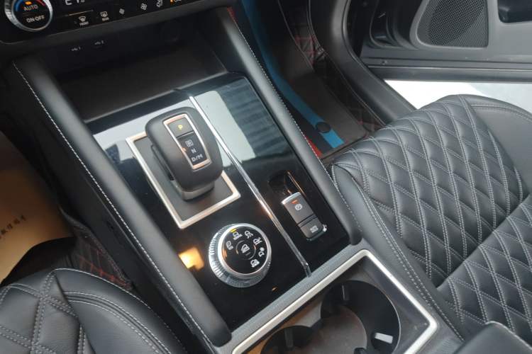 Used Mitsubishi Outlander 2023 1.5T CVT Four-Wheel Drive Prestige Edition 7 Seats Gear Lever
