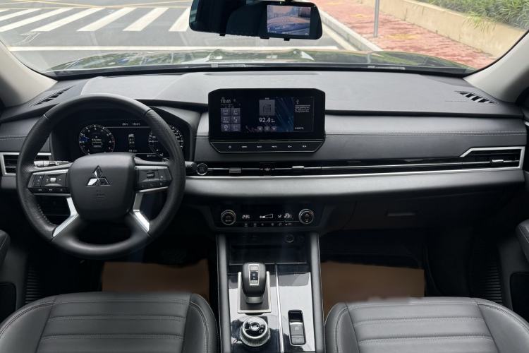 Used Mitsubishi Outlander 2023 1.5T CVT Two-Wheel Drive Luxury Edition 5 Seats Interior 6