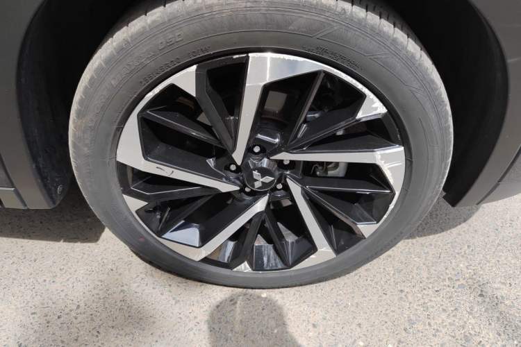 Used Mitsubishi Outlander 2023 1.5T CVT 4x4 Luxury Edition 5 Seats Right Front Wheel Hub