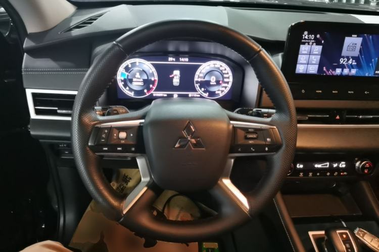 Used Mitsubishi Outlander 2023 1.5T CVT Two-Wheel Drive Luxury Edition 5 Seats Steering Wheel