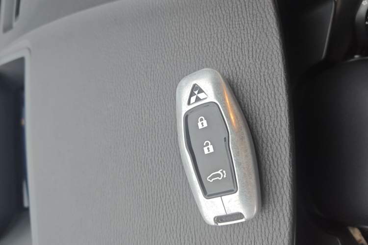 Used Mitsubishi Outlander 2023 1.5T CVT Four-Wheel Drive Prestige Edition 7 Seats Vehicle Key