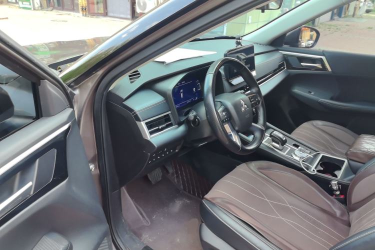 Used Mitsubishi Outlander 2023 1.5T CVT Two-Wheel Drive Luxury Edition 5 Seats Driver Seat