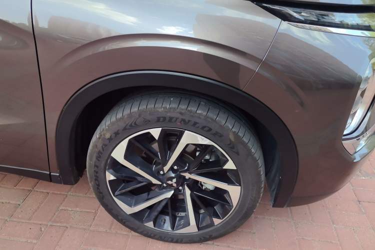 Used Mitsubishi Outlander 2023 1.5T CVT Two-Wheel Drive Luxury Edition 5 Seats Right Front Wheel Hub