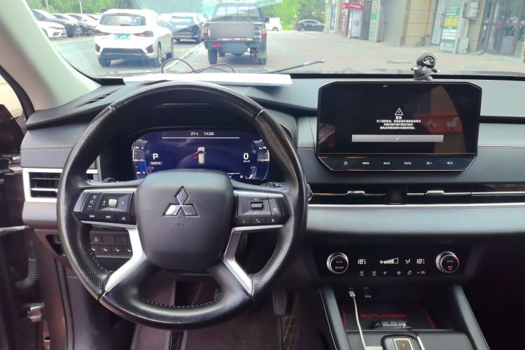 Used Mitsubishi Outlander 2023 1.5T CVT Two-Wheel Drive Luxury Edition 5 Seats Steering Wheel