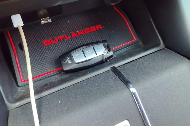 Used Mitsubishi Outlander 2023 1.5T CVT Two-Wheel Drive Luxury Edition 5 Seats Vehicle Key