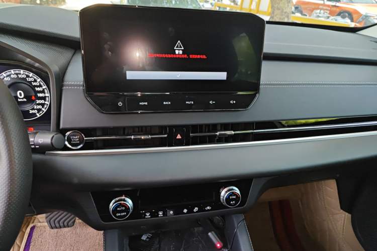 Used Mitsubishi Outlander 2023 1.5T CVT Two-Wheel Drive Luxury Edition 5 Seats Audio And AC Panel