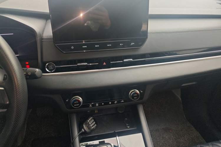 Used Mitsubishi Outlander 2023 1.5T CVT 4x4 Luxury Edition 5 Seats Audio And AC Panel