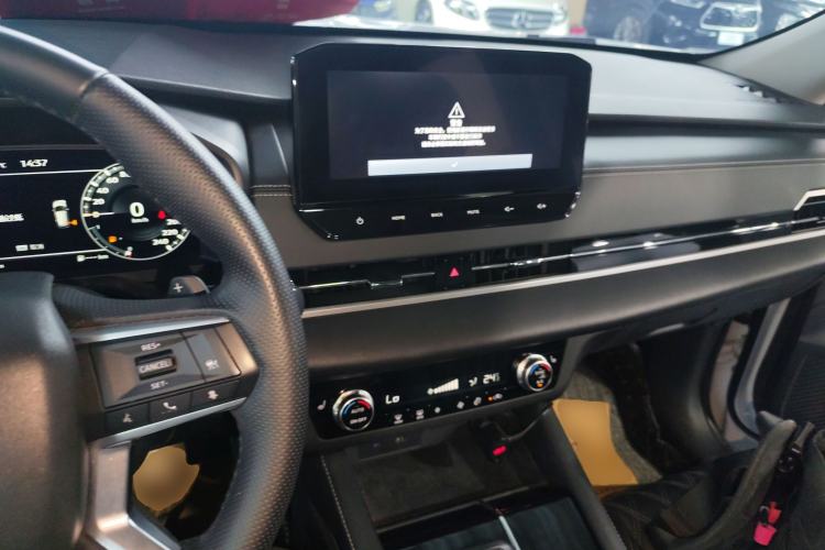 Used Mitsubishi Outlander 2023 1.5T CVT Four-Wheel Drive Prestige Edition 7 Seats Center Console