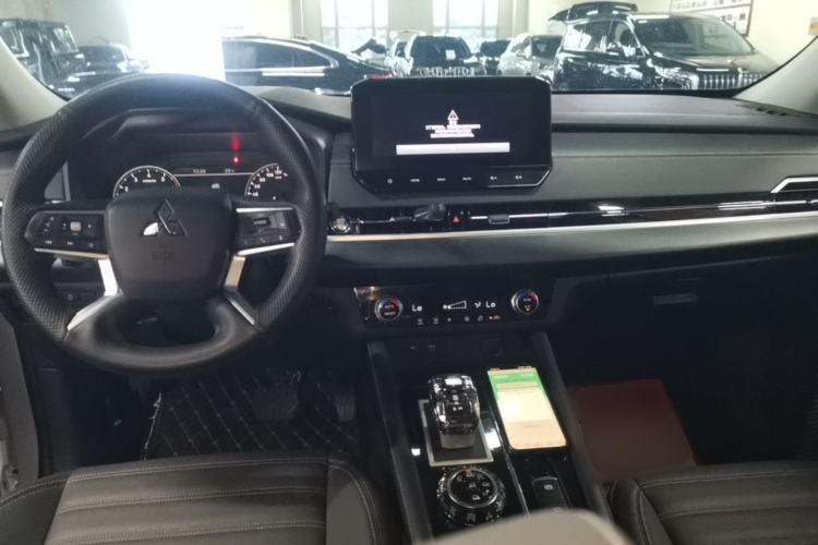 Used Mitsubishi Outlander 2023 1.5T CVT Four-Wheel Drive Excellence Edition 5 Seats Center Console