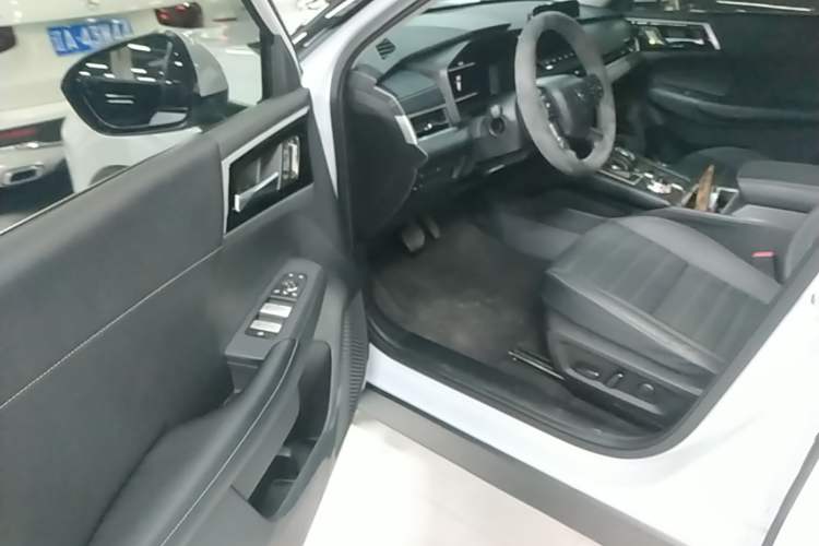 Used Mitsubishi Outlander 2023 1.5T CVT Two-Wheel Drive Luxury Edition 5 Seats Driver Seat