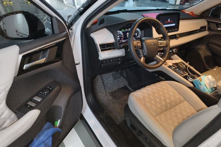 Used Mitsubishi Outlander 2023 1.5T CVT Four-Wheel Drive Prestige Edition 7 Seats Driver Seat
