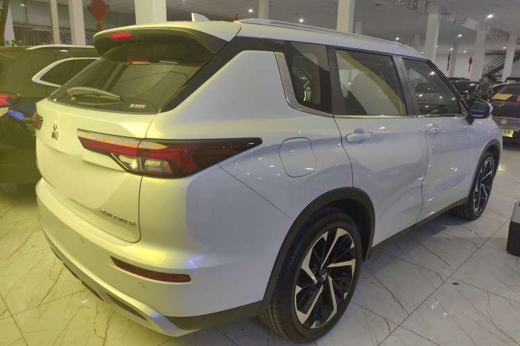 Used Mitsubishi Outlander 2023 1.5T CVT Four-Wheel Drive Prestige Edition 7 Seats Exterior 3