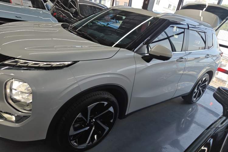 Used Mitsubishi Outlander 2023 1.5T CVT Four-Wheel Drive Prestige Edition 7 Seats Exterior 3