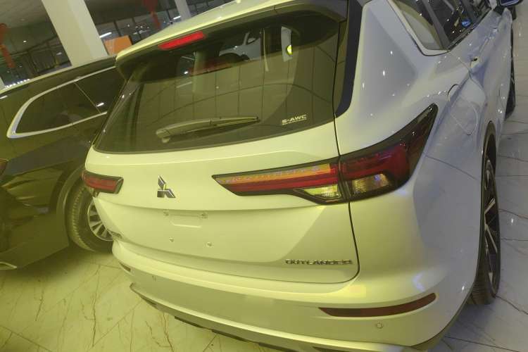 Used Mitsubishi Outlander 2023 1.5T CVT Four-Wheel Drive Prestige Edition 7 Seats Exterior 4
