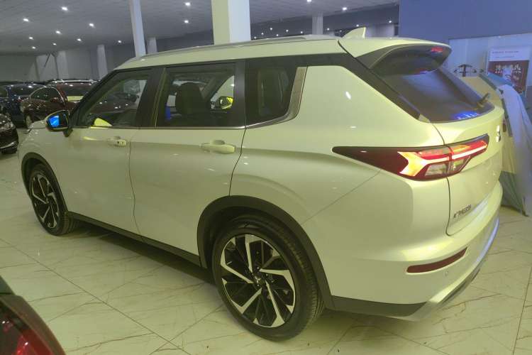 Used Mitsubishi Outlander 2023 1.5T CVT Four-Wheel Drive Prestige Edition 7 Seats Exterior 5