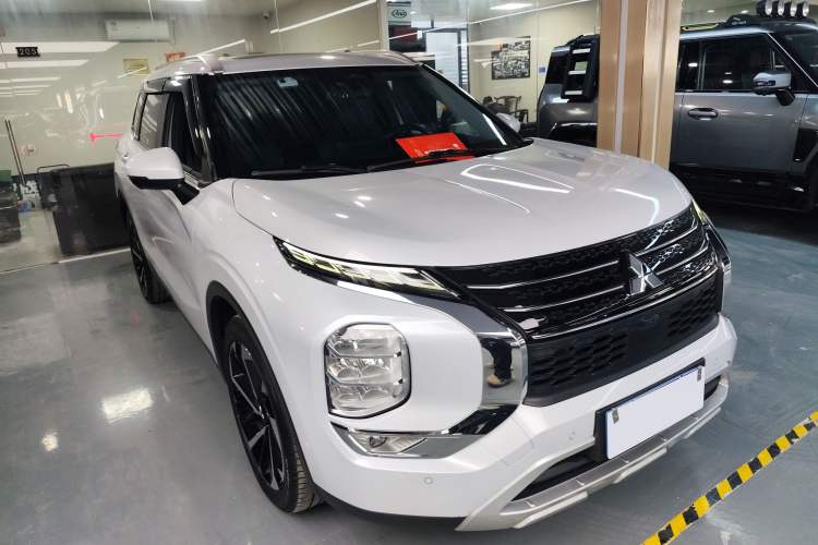 Used Mitsubishi Outlander 2023 1.5T CVT Four-Wheel Drive Prestige Edition 7 Seats Front Right 45 Deg