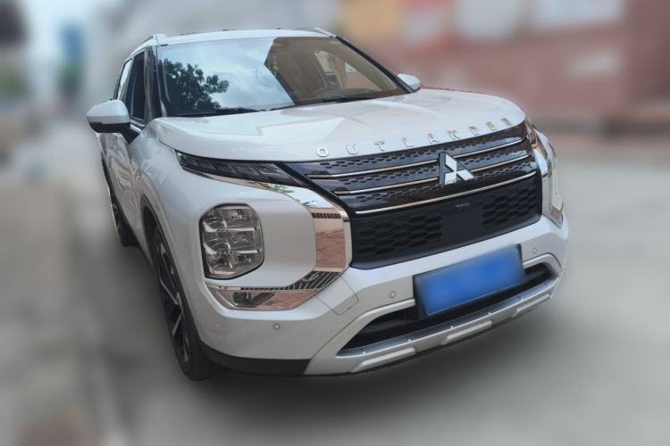 Used Mitsubishi Outlander 2023 1.5T CVT 4x4 Luxury Edition 5 Seats Front Right 45 Deg