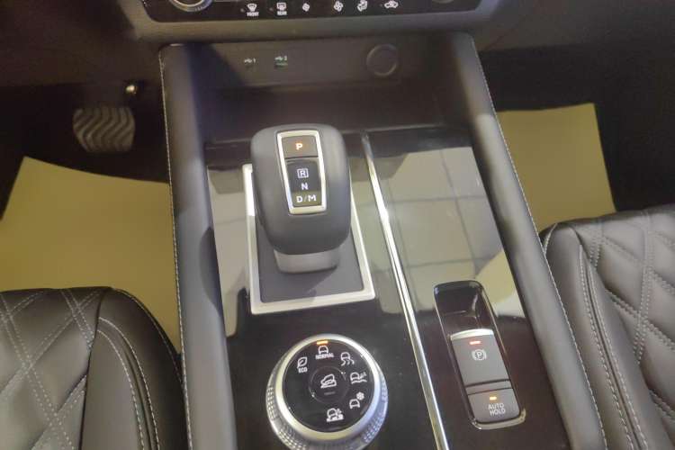 Used Mitsubishi Outlander 2023 1.5T CVT Four-Wheel Drive Prestige Edition 7 Seats Gear Lever