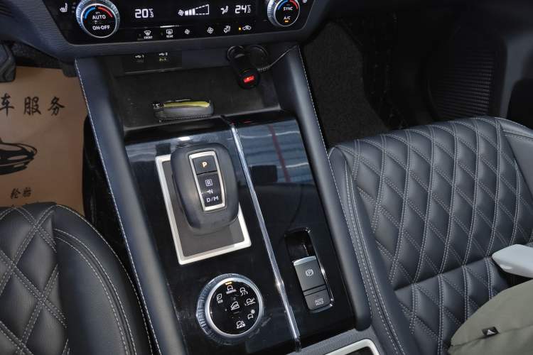 Used Mitsubishi Outlander 2023 1.5T CVT Four-Wheel Drive Prestige Edition 7 Seats Gear Lever