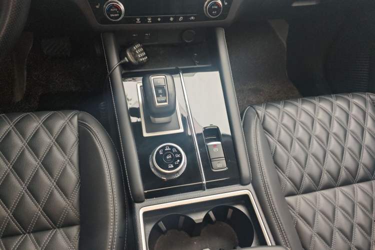 Used Mitsubishi Outlander 2023 1.5T CVT 4x4 Luxury Edition 5 Seats Gear Lever