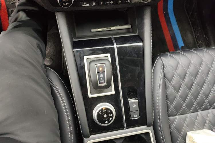 Used Mitsubishi Outlander 2023 1.5T CVT Four-Wheel Drive Prestige Edition 7 Seats Gear Lever