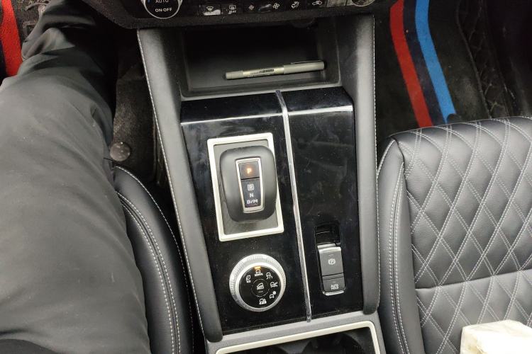 Used Mitsubishi Outlander 2023 1.5T CVT Four-Wheel Drive Prestige Edition 7 Seats Gear Lever