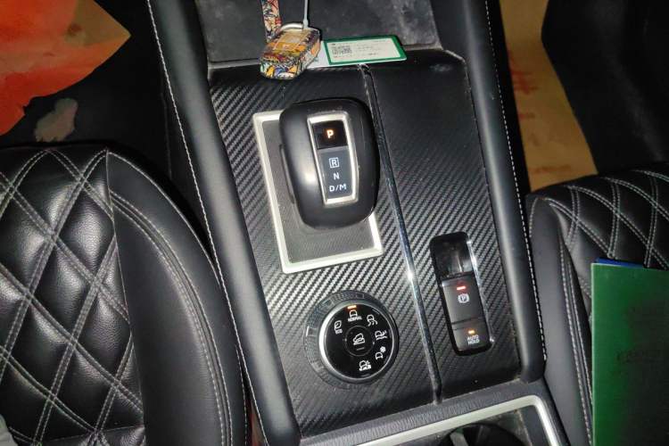 Used Mitsubishi Outlander 2023 1.5T CVT Four-Wheel Drive Prestige Edition 7 Seats Gear Lever
